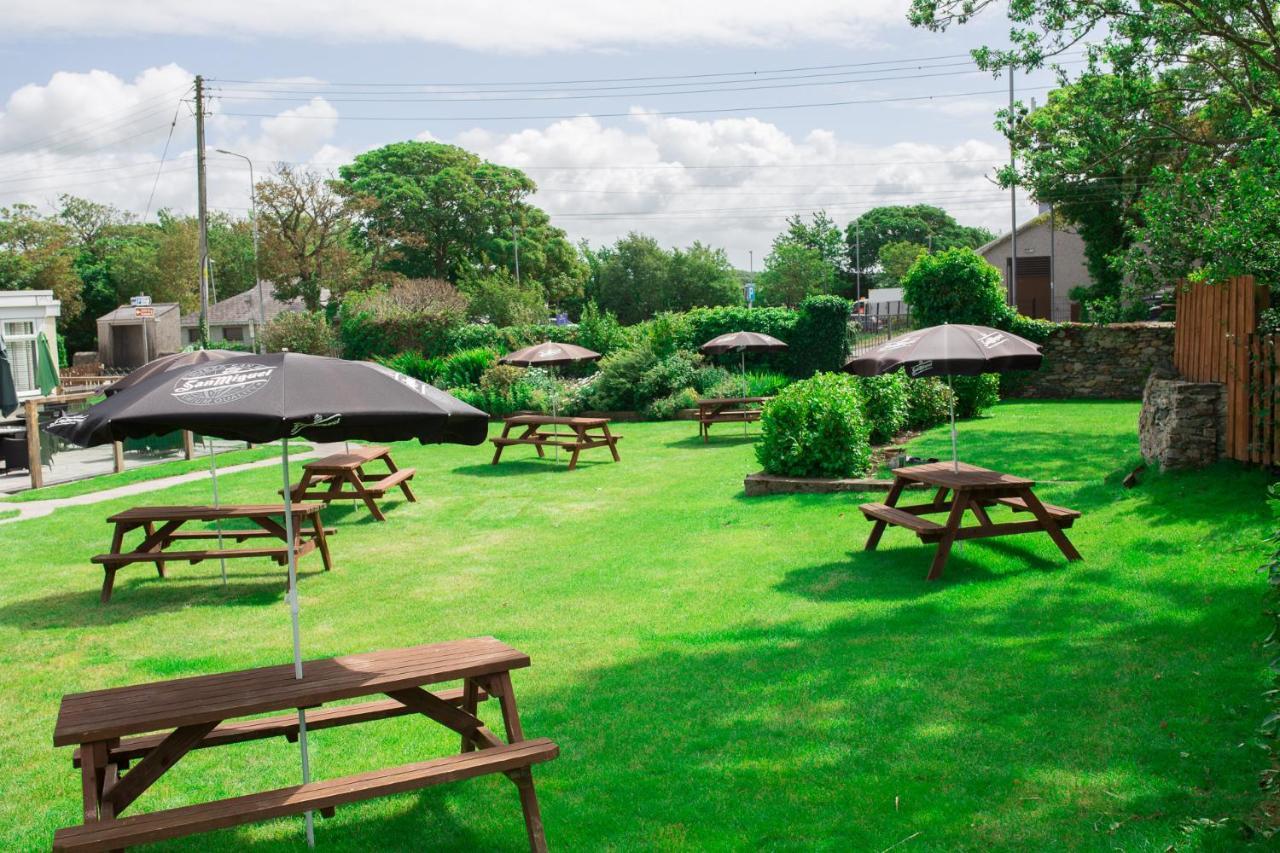The Valley Hotel, Anglesey エクステリア 写真