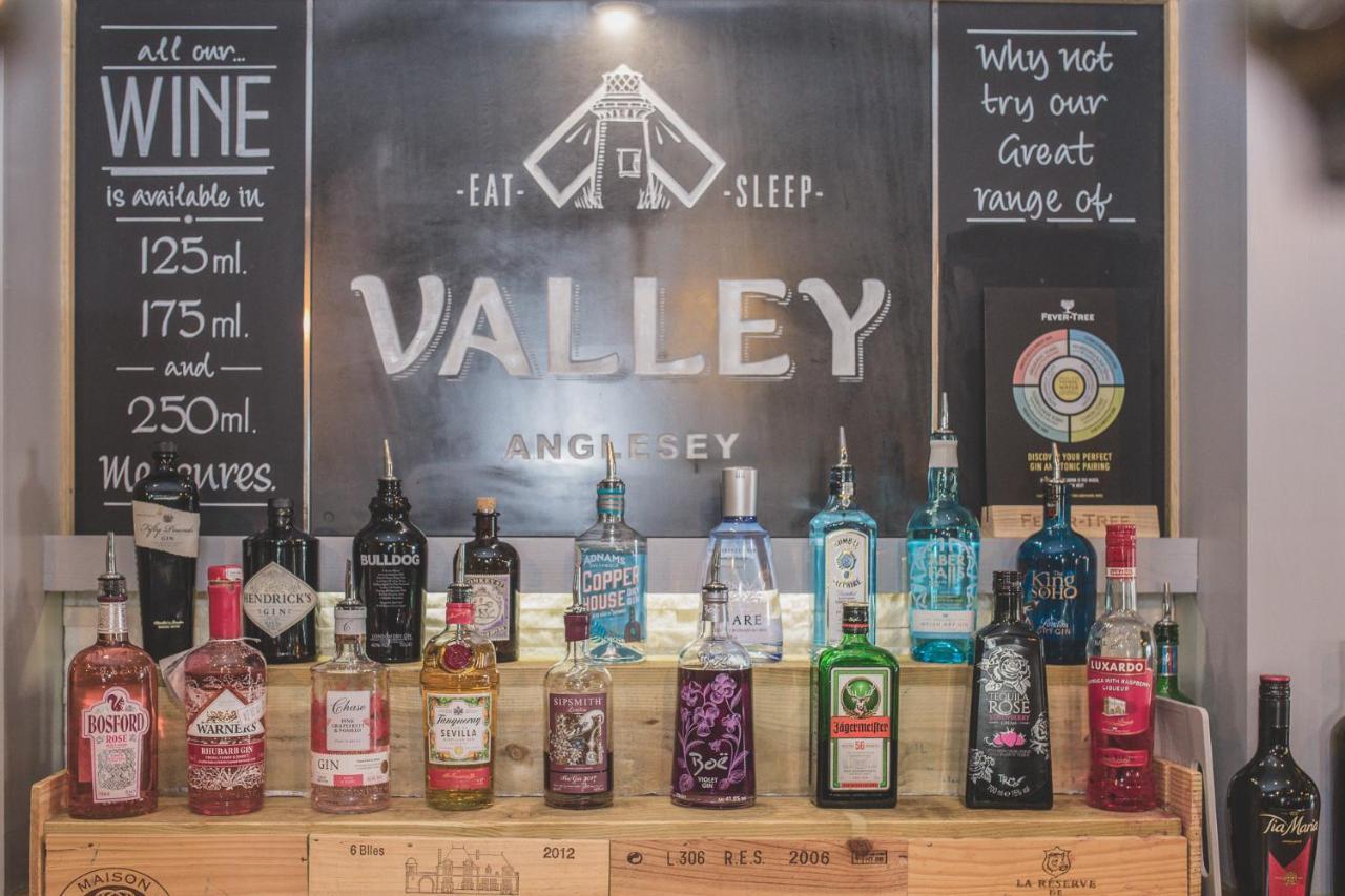 The Valley Hotel, Anglesey エクステリア 写真