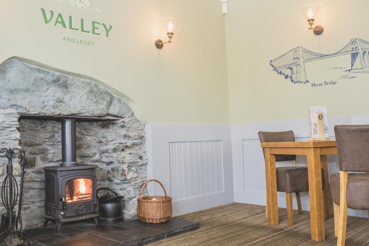 The Valley Hotel, Anglesey エクステリア 写真