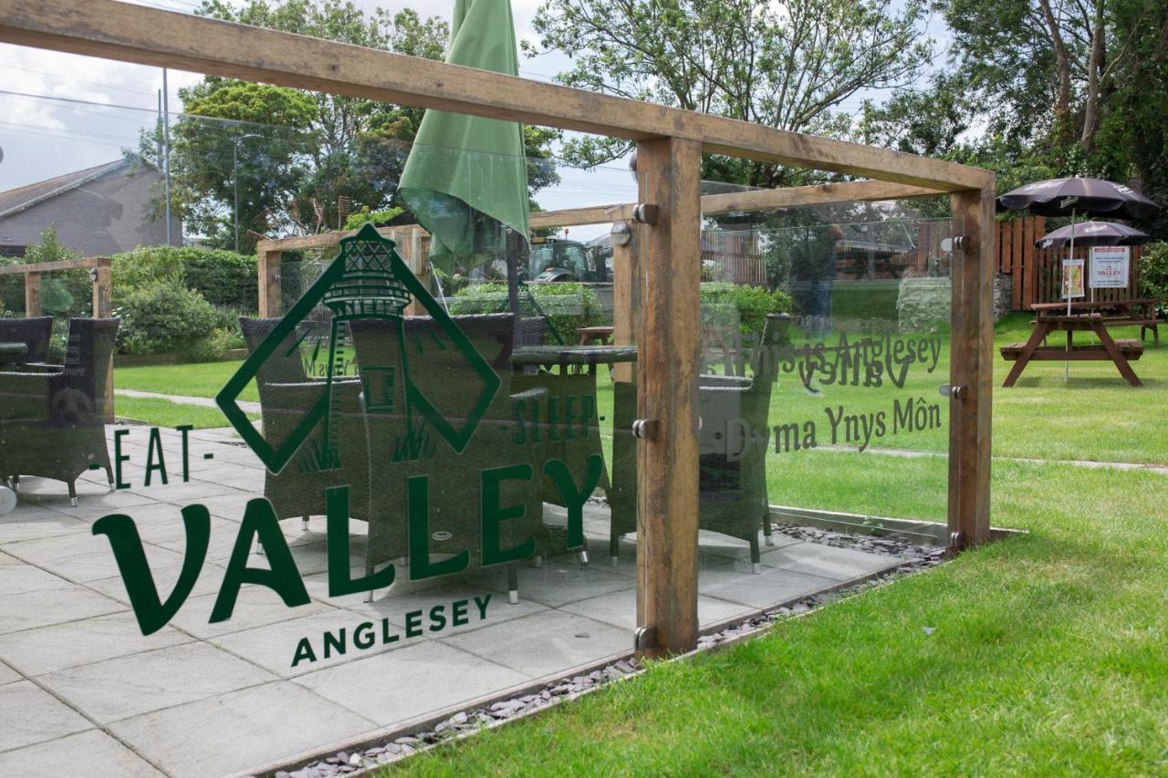 The Valley Hotel, Anglesey エクステリア 写真