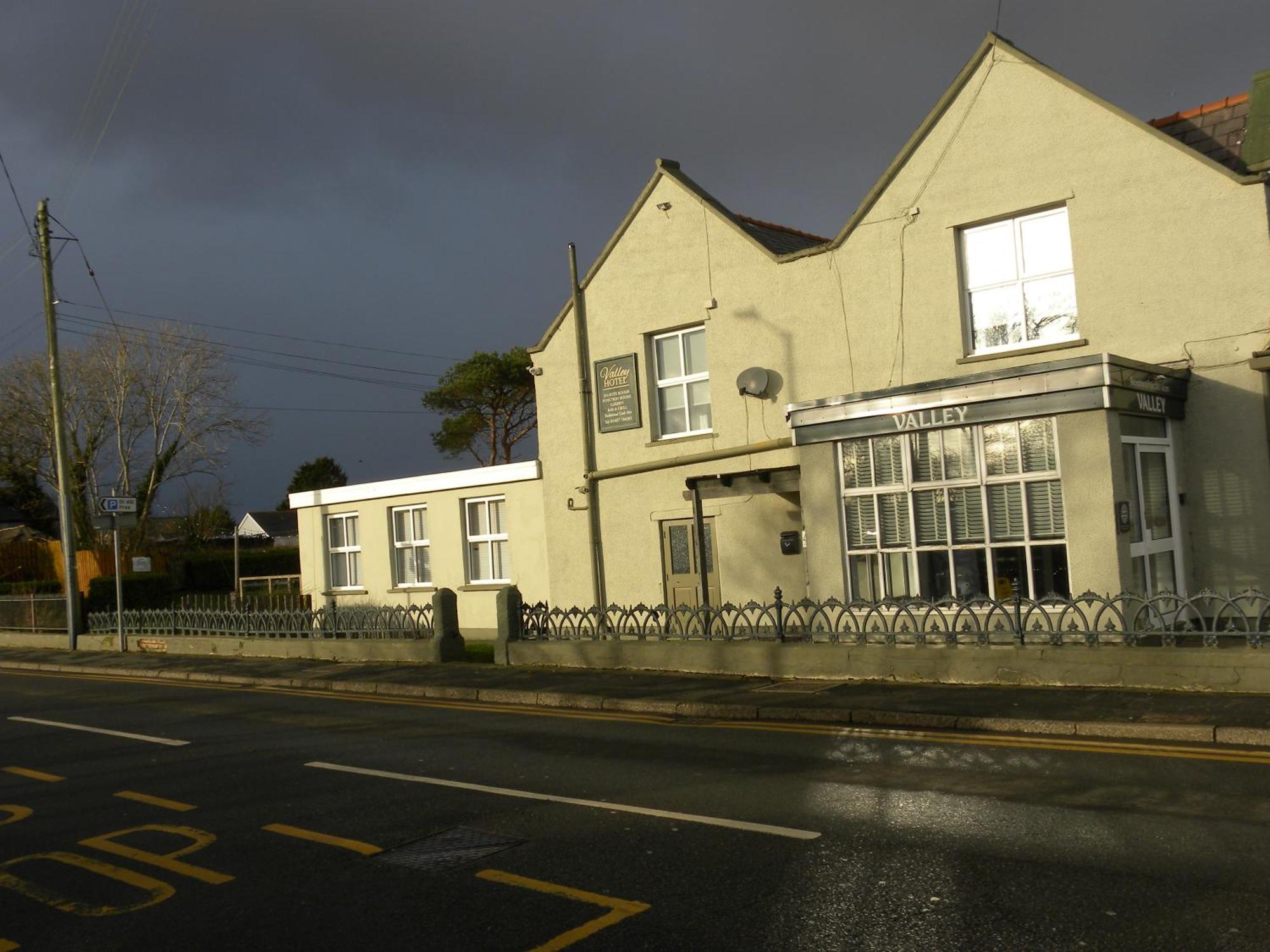 The Valley Hotel, Anglesey エクステリア 写真