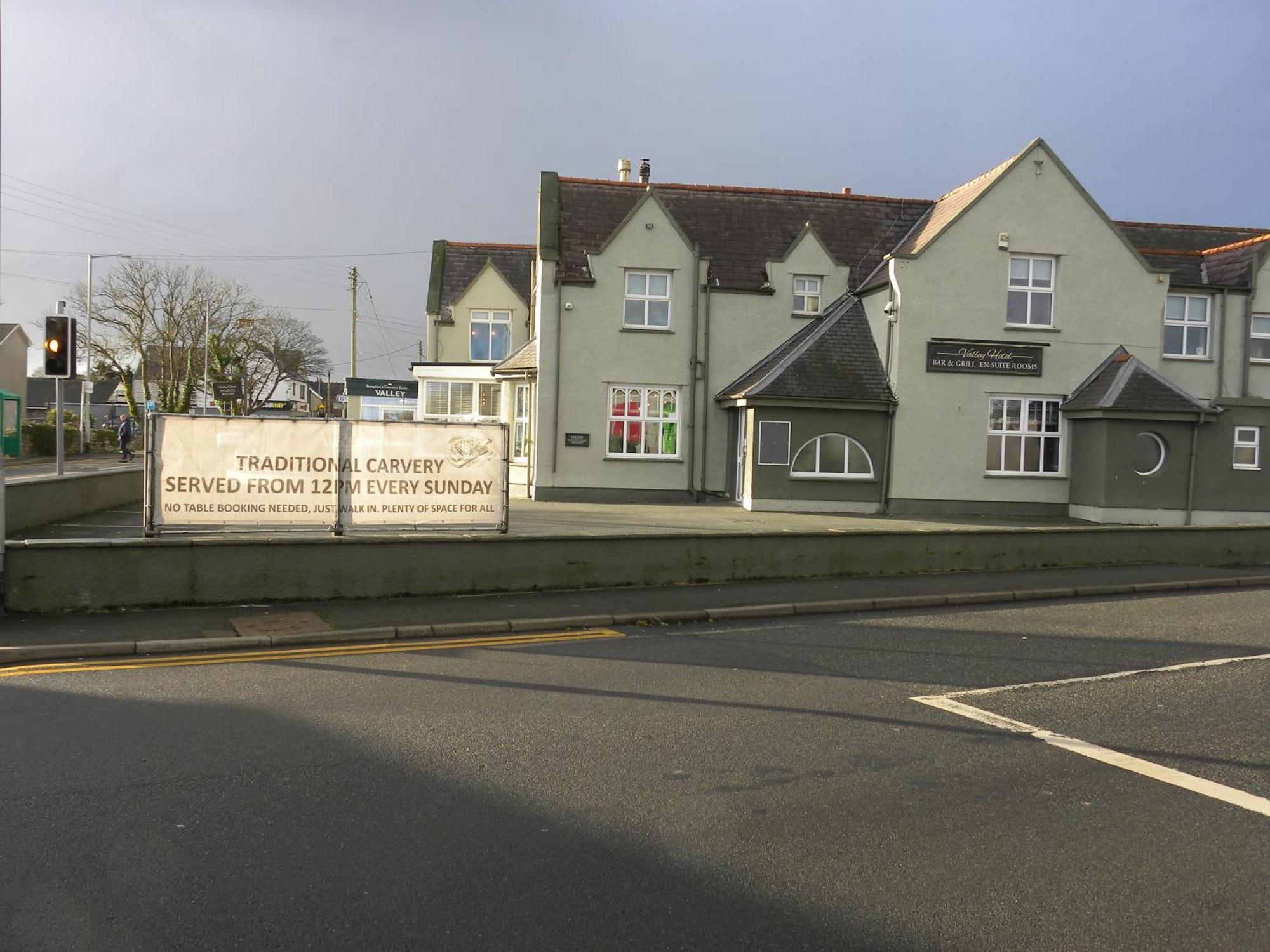 The Valley Hotel, Anglesey エクステリア 写真