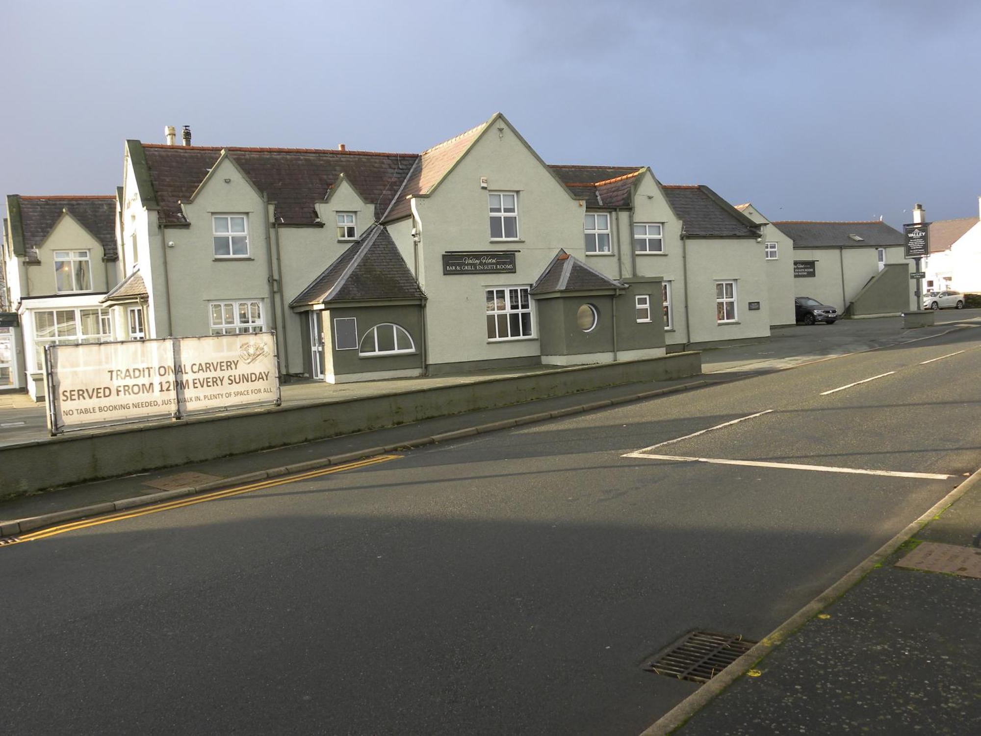 The Valley Hotel, Anglesey エクステリア 写真