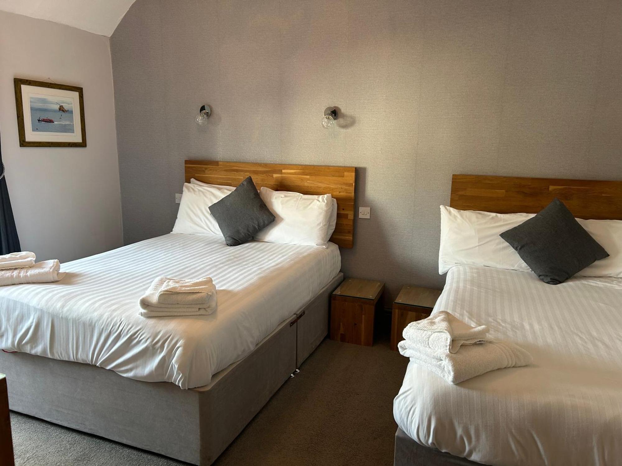The Valley Hotel, Anglesey エクステリア 写真