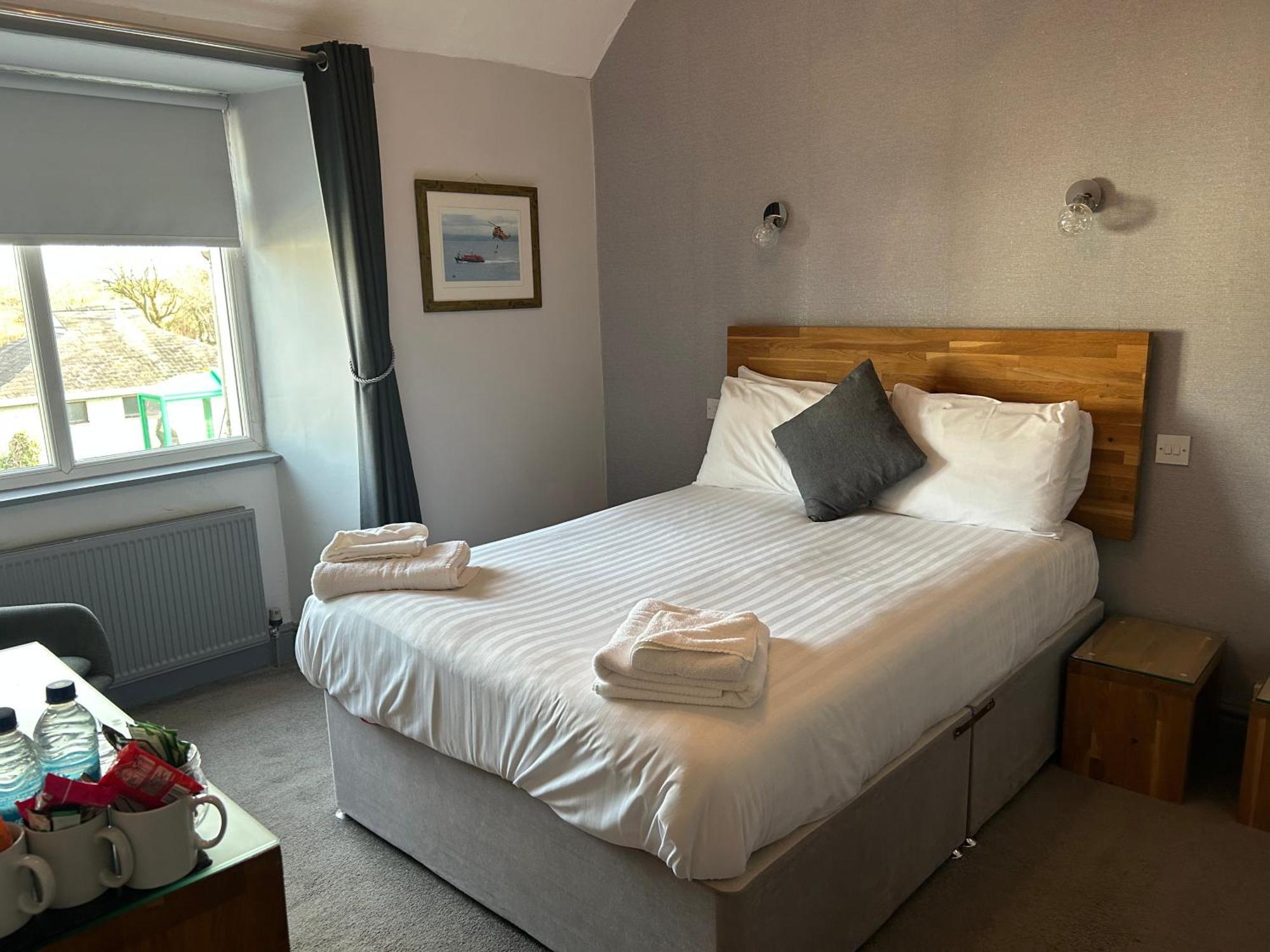The Valley Hotel, Anglesey エクステリア 写真